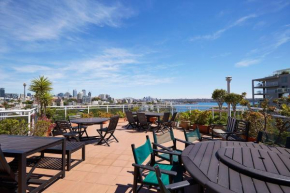 Delightful Darling Point Studio w Stunning Rooftop Sydney
